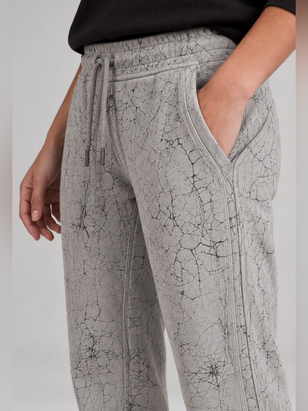 Lululemon Warm Down Jogger Size 8 Grey Crackle Print Sweatpants Athleisure - Picture 2 of 8
